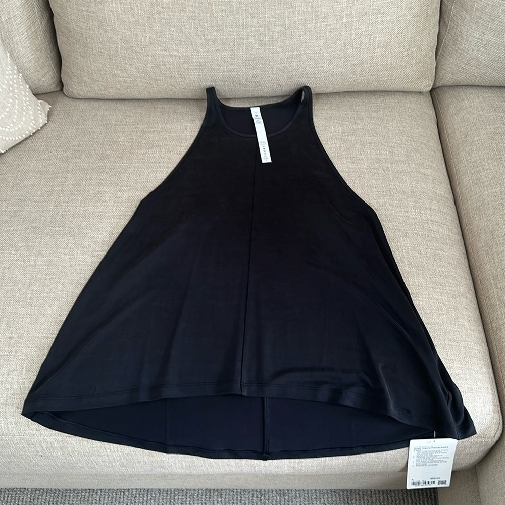 Lululemon suede like feel fabric. Swing style never worn. Size 4